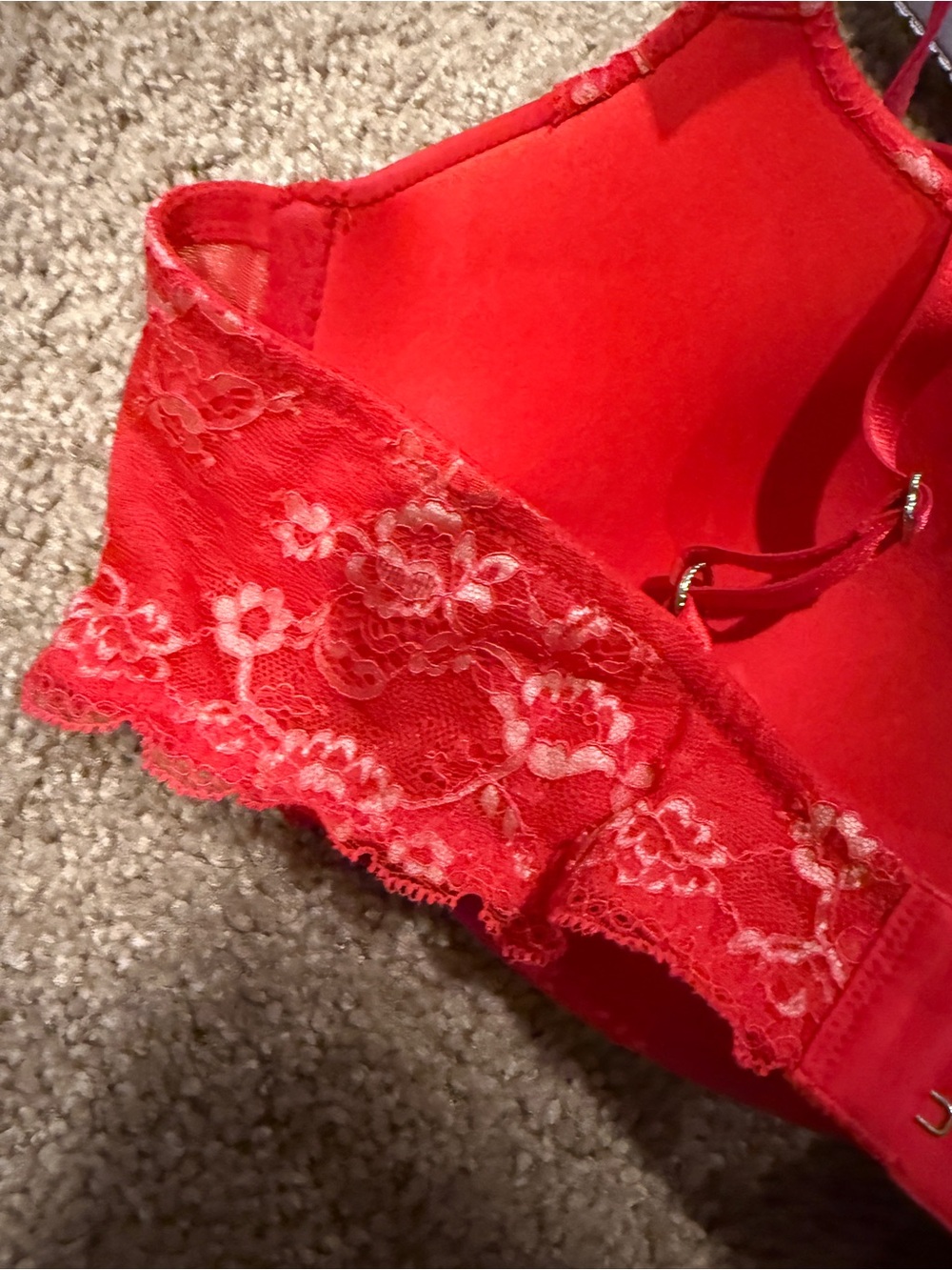 Trio of 38C push up bras in Ivory, Gray, Red - Picture 10 of 12